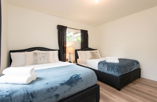 Epic House Near Griffith Observatory - Photo 8