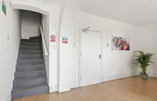 Stunning studio flat with free on-street parking! - Foto 23