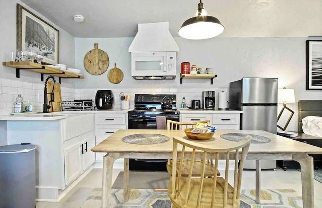 3-story 6-bedroom 4 Bathrooms 3min-asian Dist - Photo 4