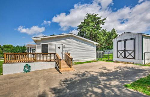 Cedar Creek Lake Access Retreat with Deck - Foto 26