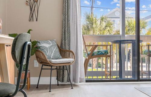 Newly Renovated Condo with Beach access steps away - Foto 34