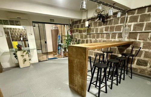 Apto surfe perto de tudo, mercado, barzinhos, farmácia, shopping - Foto 6