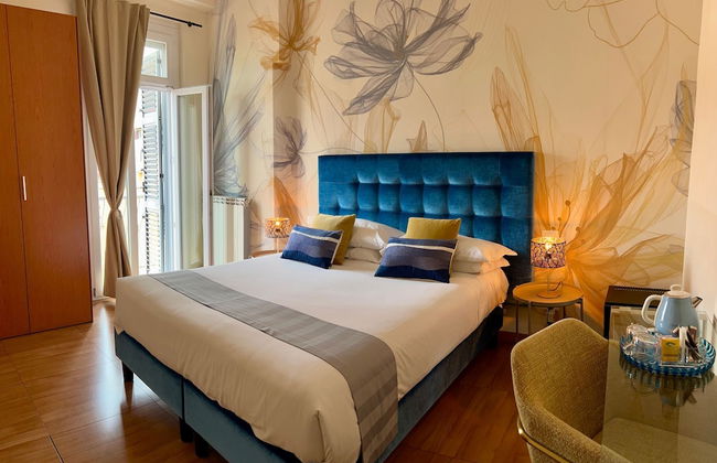 Bon Ton Design Rooms by DOT Suites - Photo 13