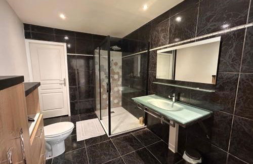 Louisa - Spacieux en Plein centre - Places gratuites - 1er étage - Photo 5