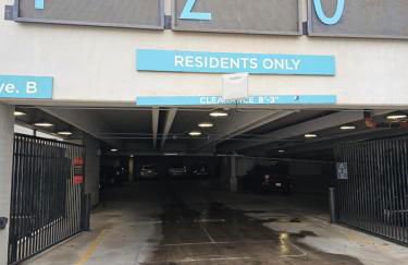 Beautiful Condo on Riverwalk w King Ste Free Parking Pet friendly centrally Located on the Riverwalk - Photo 3