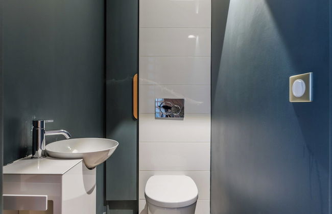 Newly Renovated Loft Bastille - Photo 13