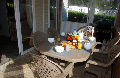 Mobilhome 2ch récent et climatisé-terrasse fermée-jardin sans vis à vis-camping 4 étoiles Les Charmettes - Foto 58