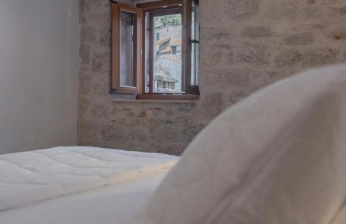 Charming stone apartment with jacuzzi in center of Omiš - Foto 9