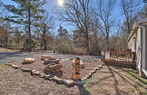 Lakefront Greers Ferry Cabin with Covered Boat Slip! - Foto 26