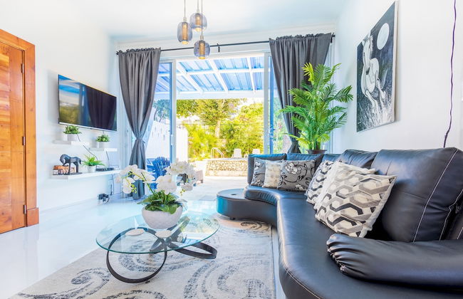 New Stylish 3BR Villa With Private Pool Terrace - Foto 2