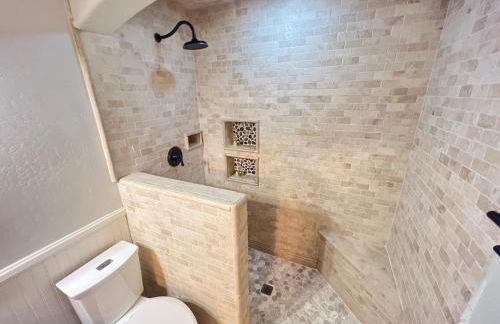 Winery Getaway with Spa and Amazing Hilltop View - Foto 26