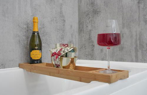 Newly Refurbished House - Close to Town Centre -Free Parking, Super-Fast Wifi, Smart TV with Netflix by Yoko Property - Photo 16