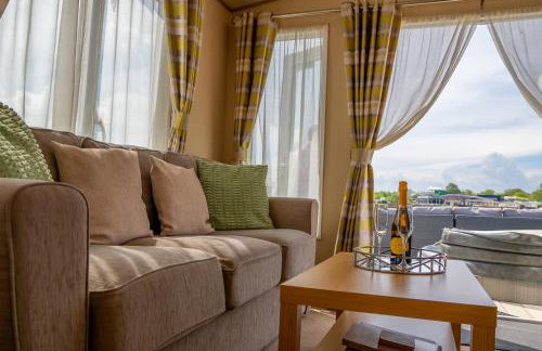 Lake View with Private Hot Tub at Tattershall Lakes - Foto 12