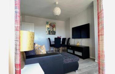 Bright, Spacious, modern Interior Decor 2 bedrooms Apartment with amazing views - Photo 26