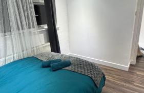 Spacious 3 Bed House with Garden & Free Parking - Foto 6