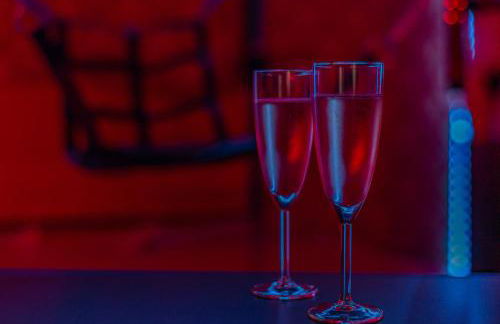 Playroom XXL Loft LOVE Room avec Espace spa Terrasse vue sur les toits Salle de jeux pour adultes Libourne centre 10 min de St Emilion Proche Bordeaux - Foto 13