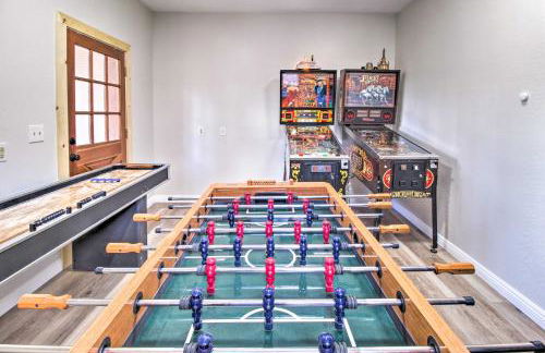 Family Cabin with Game Room! 32 Mi to Sunrise Resort - Foto 23