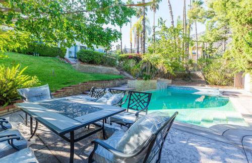 Luxury Pool Home in Glendora Foothills Retreat - Photo 10