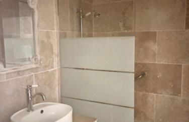 Stunning farmhouse with heated private pool in Provence - Photo 22