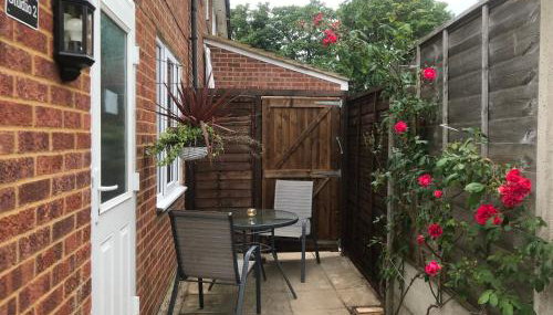 Studio-2 Staines,Heathrow, London-own entrance - Foto 3