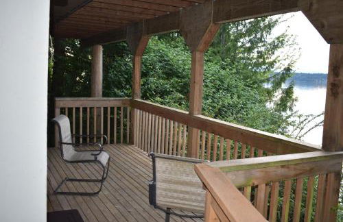 PNW MCM 155ft Private Waterfront Gem on Raft Island with Hot Tub - Foto 8