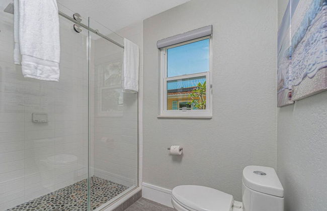 Tranquility - Waterfront Villa With Pool Dock - Photo 32