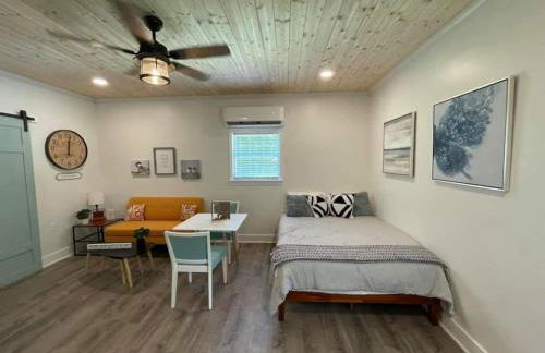 Beautifully Renovated Studio 2 Miles From Marina! - Foto 1