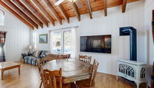 Less Than 2 Mi to Tahoe Donner Ski Resort Serene Retreat - Foto 4