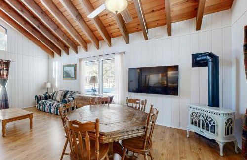 Less Than 2 Mi to Tahoe Donner Ski Resort Serene Retreat - Foto 4