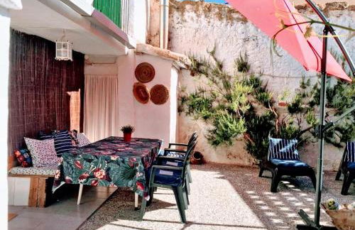 Charming House in El Poyo del Cid with Garden and Terrace - Foto 5