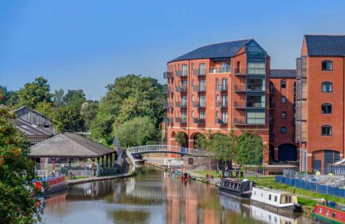 Chester City Centre Waterfront Apartment - Photo 37