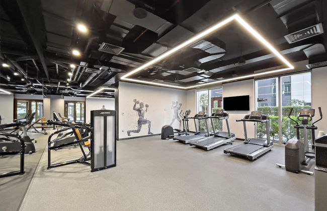 WelHome - Stylish Condo With Cityscape View in Creek Harbour - Photo 26