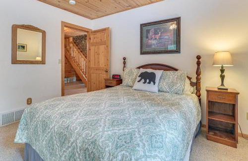 On-Site Trails and Private Beach! Lake Huron Retreat - Foto 12