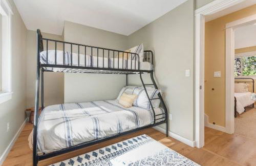 Walk to Everything! Hot tub, SHARC passes - Foto 7