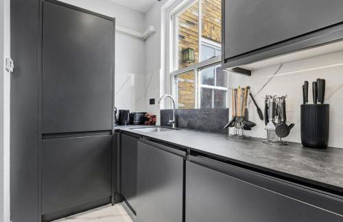 Two Modern Central London Apartments with AC Near Big Ben & Buckingham Palace - Photo 37