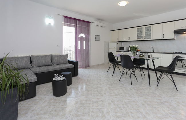 Apartment in Katel Gomilica Near Beach - Foto 11