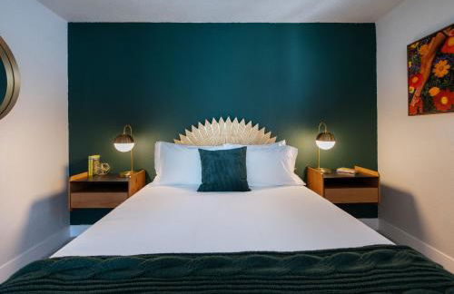 The Yellow Door Denver - Mid Century Design & Comfort - Foto 21