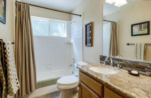 New Listing! Woodland Heights at Tahoe Park- Pet Friendly - Private Beach - Foto 11