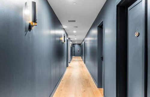 King Bed , DTWN, 50 in Roku TV , Fiber Internet, Room # 203 - Foto 11