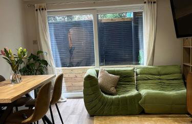 Newly Renovated 1-Bed Apartment with Private Patio - Foto 16