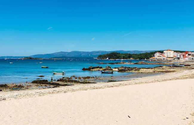 Seaside Apartment Sleeps 6 With Balcony - Photo 24