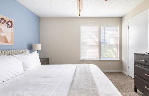 Landing Stunning 2BD Tennis Court Gym - Photo 15