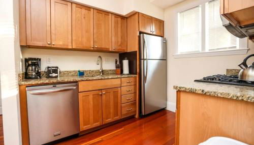 Stylish Apartment in Malden 20 Min from Boston #2 - Photo 4