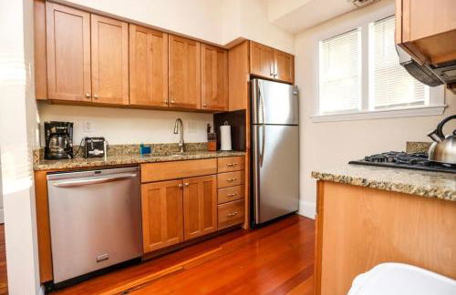 Stylish Apartment in Malden 20 Min from Boston #2 - Photo 4
