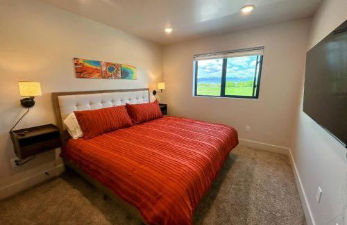 Alpine Escape Luxury Retreat, Hot Tub, Walkable, Mountain Views, 3 King Beds - Foto 30