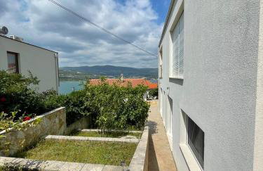 Apartment Tina, Modern, Private SeaView Outdoor Terrace, BBQ, close to beach, 2 bedrooms - Photo 16