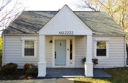 Charming Family Home Sleeps 8 near DC, Historic Old Town VA, & National Harbor - Foto 12