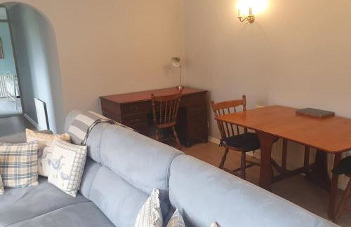 Canalside Manor House Annexe with Secure Parking - Photo 5