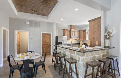 Waterfront House on Lake LBJ Cove and Concierge Services - Foto 17