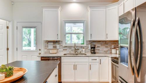 Waterfront Lake Hickory Retreat with Private Dock! - Foto 5